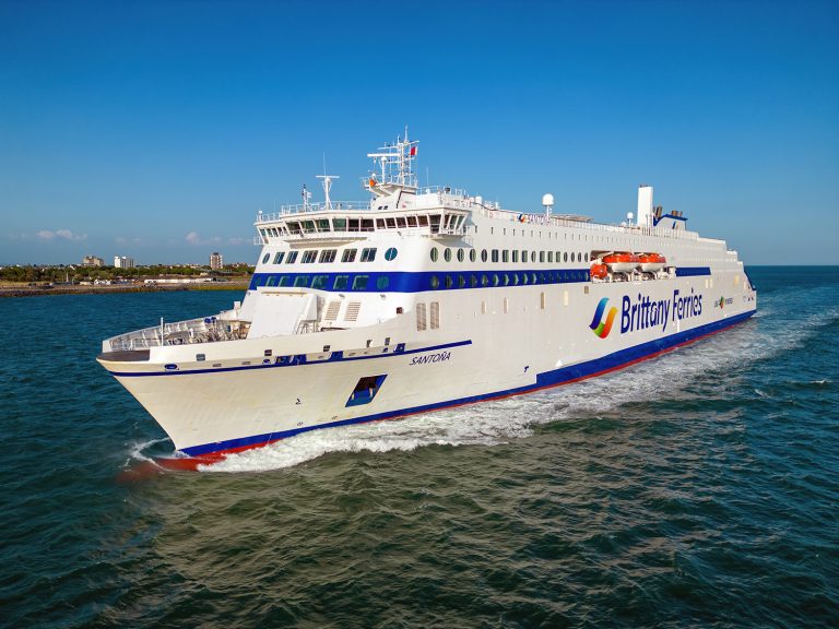 Santoña approaching Portsmouth image Maritime Photographic Brittany